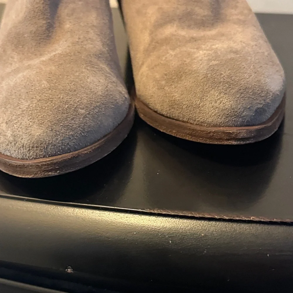 LIKE NEW Frye Taupe Suede Ankle Booties